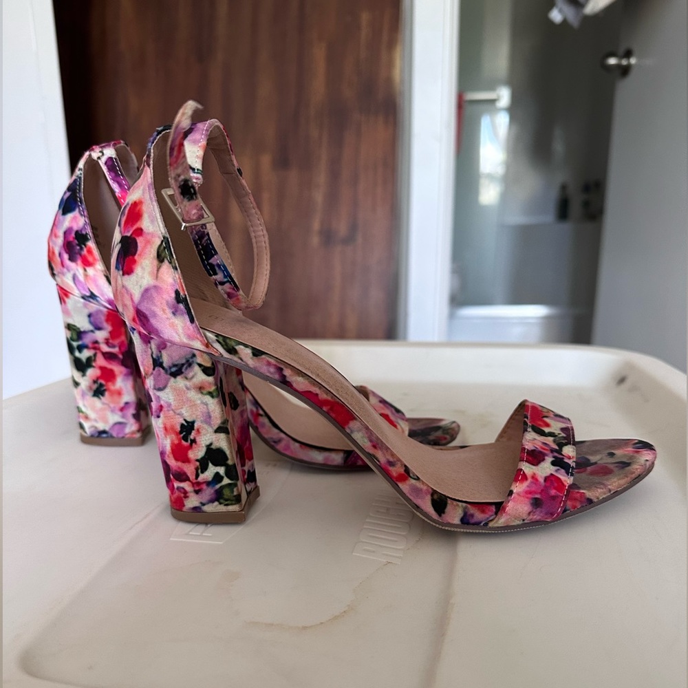 Flower heels - Picture 3 of 5